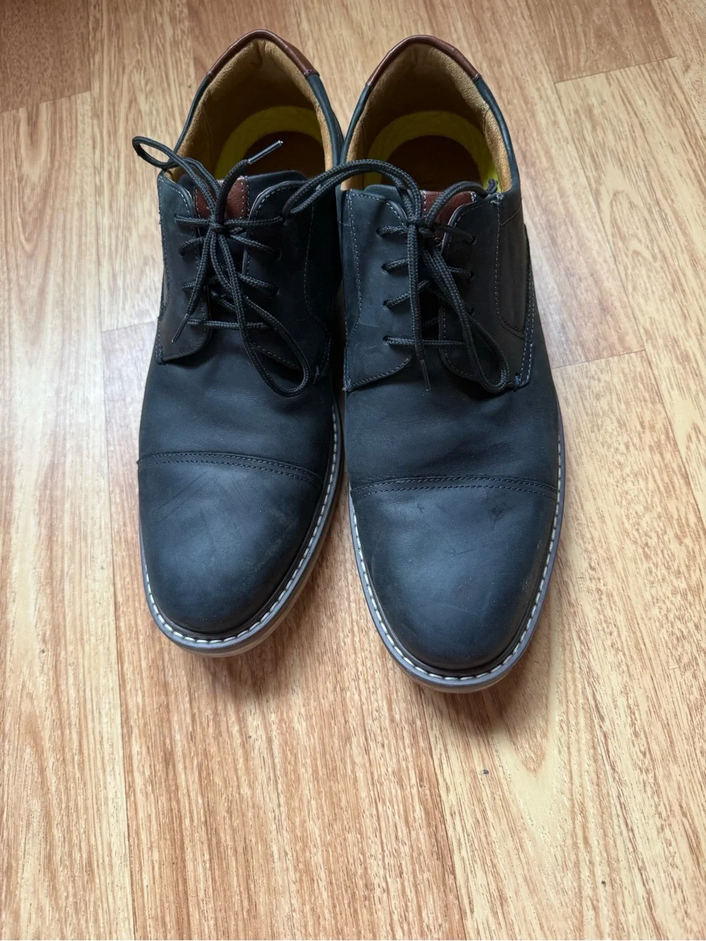 Florsheim Black Leather Lace-Up Casual Dress Shoes with Brown Collar Accent